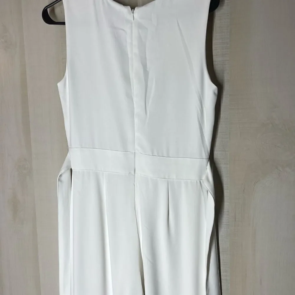 CeCe white sleeveless pants‎ romper v neck, size 2